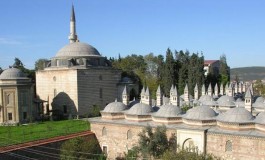 Mimar Sinan'ın Eseri 5 Asırlık Cami Duvarına Pisuvar