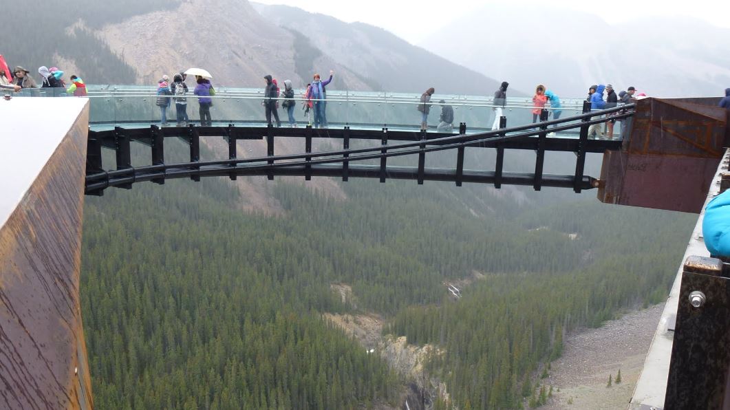 Glacier Skywalk, cam seyir terası 13