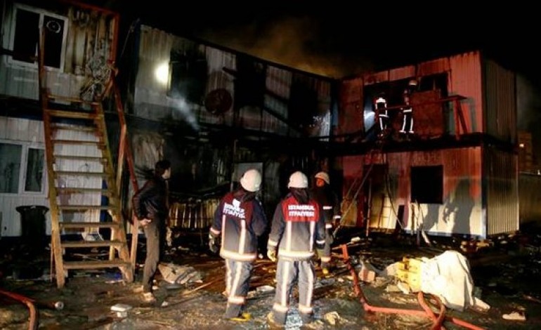 Beylikdüzü’nde işçilerin kaldığı konteynerde yangın