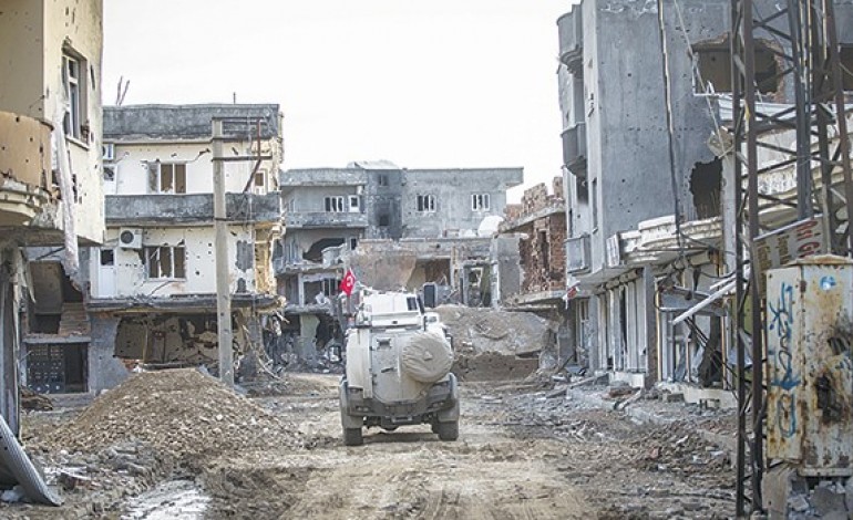 Cizre’de 2 bin 700 binanın yıkımına başlandı