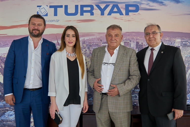 TURYAP YKÜ Mehmet Onur Sarıbay, Franchise Müdürü Aslı Baloğlu,Temsilci Beyazıd Memiş, GMY Oğuz Yarsoy