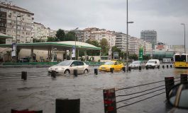 İstanbul'da sağanak hayatı olumsuz etkiledi