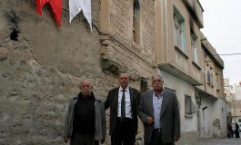 250 yıllık evlerini Türk Kızılayına bağışladılar