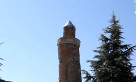 Minaresi eğri, tarihi cami