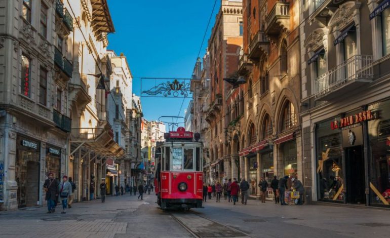 İstiklal’deki Binalara Mecburi Restorasyon