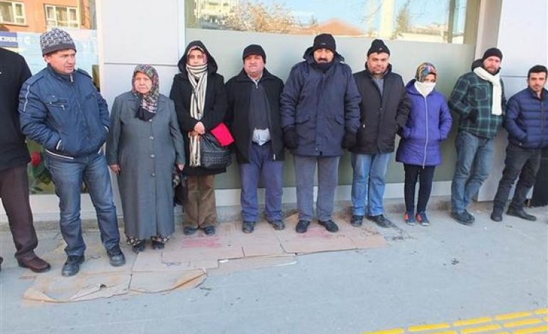 TOKİ’den ev için 4 gündür banka önünde bekliyorlar