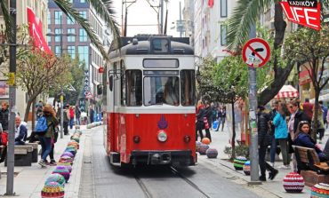 Kadıköy Bahariye Caddesi üzerindeki markalar mağazaları boşaltıyor
