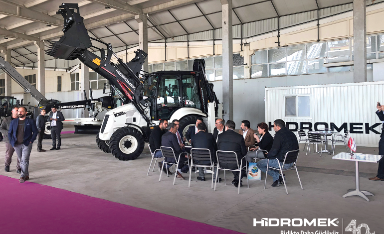 Hidromek 8’nci Ortadoğu İnşaat Fuarında İlgi Odağı Oldu