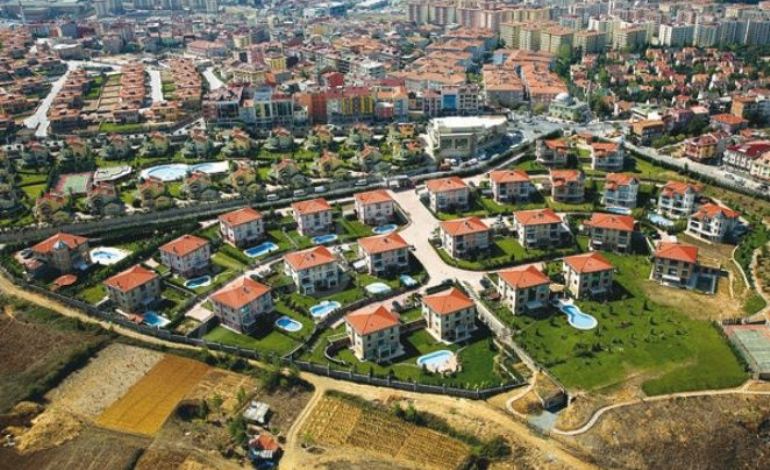 Gayrimenkulde ilgi odağı olan Çekmeköy’de konutlar 700 bin – 4 milyon TL, kiralar ise 2–10 bin TL aralığında değişiyor