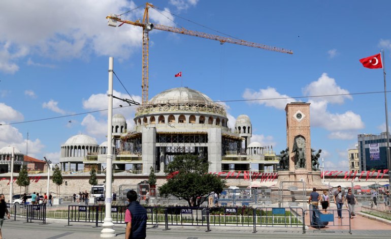 Taksim Camisi’nin kubbesi tamamlandı