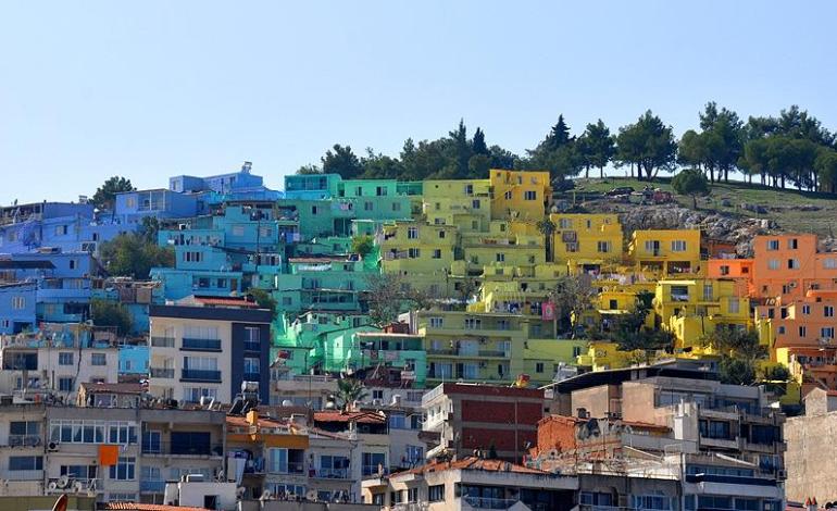 Kuşadası’nda Evler Renkleniyor