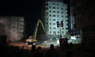 Kartal'da Tespit Edilen 8 Riskli Binadan İlkinin Yıkımı Başladı