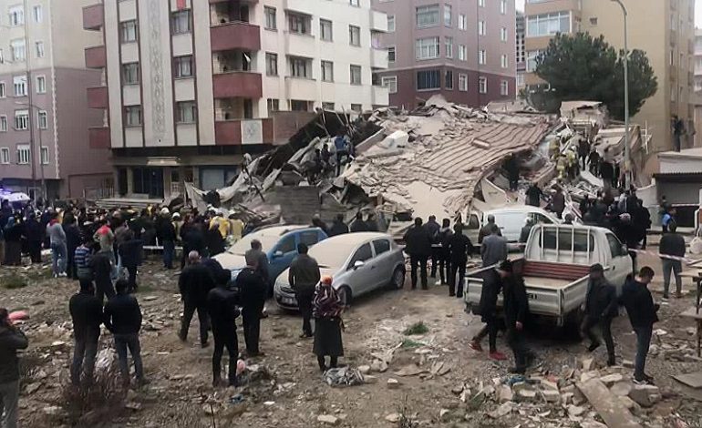 İstanbul Karta’da Bina Çöktü