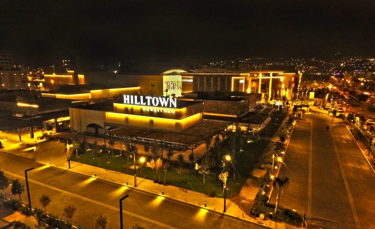 İzmir’in yeni cazibe merkezi Hilltown Karşıyaka kapılarını açtı