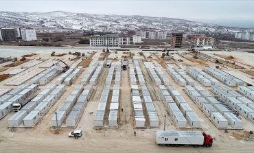 Elazığ'da enkaz kaldırma ve konteyner kent kurulum çalışmaları sürüyor