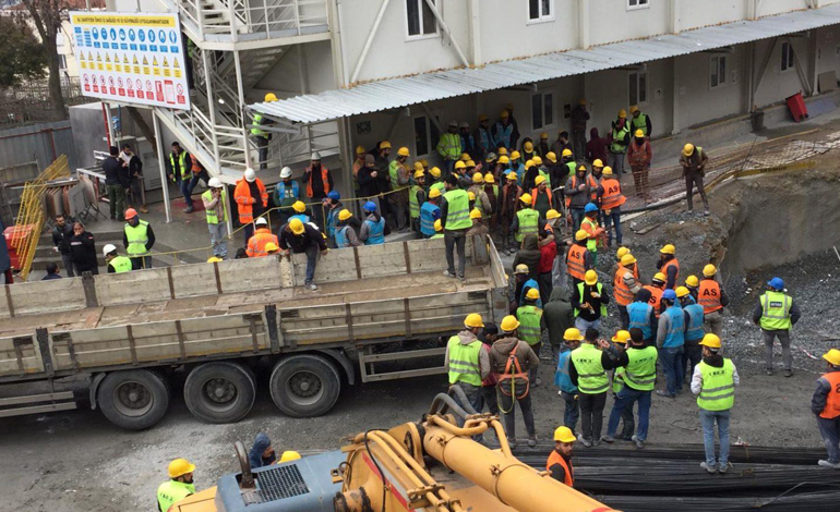 AKM inşaatında bir işçi karantinaya alındı, işçiler iş bırakma eylemine başladı