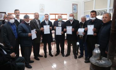 Gölbaşı'nda imar planı biten mahalleliler tapularını aldı