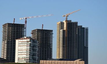 BİTMEMİŞ PROJELERDE EV SAHİBİ OLMAK: BÜYÜK RİSK Mİ, BÜYÜK FIRSAT MI?