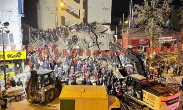 Malatya'da bina çöktü