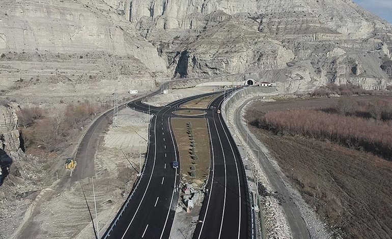 Doğu ve Güneydoğu Anadolu’yu Karadeniz’e bağlayan Pirinkayalar Tüneli hizmete açıldı