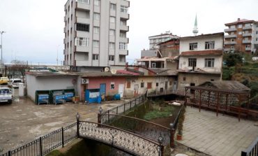 İyidere ilçesinde dere yatağındaki binaların kontrollü yıkımına başlandı