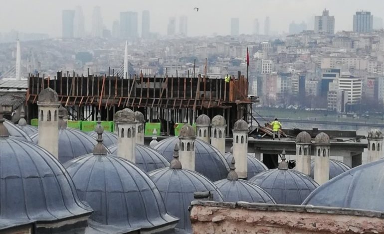 İBB, SÜLEYMANİYE’Yİ PERDELEYEN YAPI İÇİN ACİL DURDURMA İSTEDİ