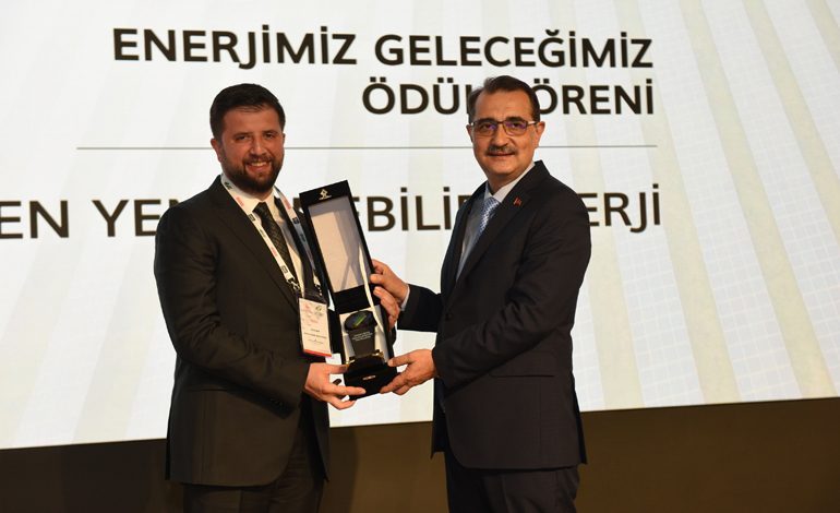 5. Türkiye Enerji ve Doğal Kaynaklar Zirvesi’nde TİKAV ile Akfen Yenilenebilir Enerji’ye büyük ödül