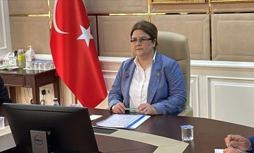 Aile ve Sosyal Hizmetler Bakanı Derya Yanık, eşi vefat etmiş sosyal yardım faydalanıcısı kadınlara yönelik yeni bir desteği hayata geçireceklerini duyurdu