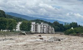 Düzce'de taşkın nedeniyle inşaat halindeki binalarda çökme yaşandı