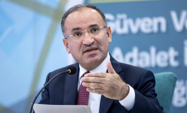 Adalet Bakanı Bozdağ: Depremde yıkılan binalarla ilgili soruşturmalarda 184 şüpheli tutuklandı