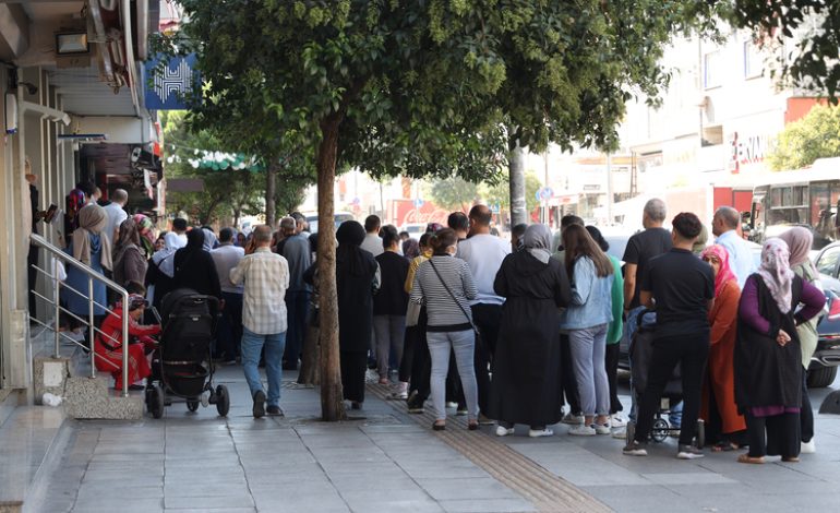 Sosyal konut projesine başvurular birinci gününde 500 bini geçti