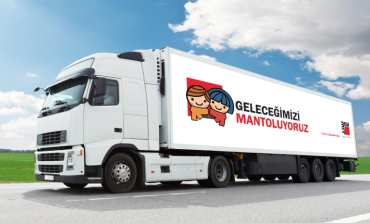 ‘Geleceğimizi Mantoluyoruz’ projesi 2022 yılında da çocukların içini ısıttı