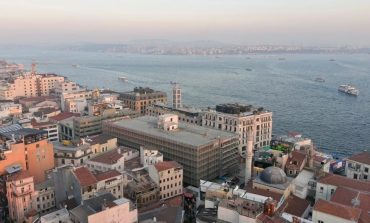 KARAKÖY'DEKİ 50 YILLIK OTOPARKIN YIKIMINA BAŞLANDI