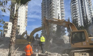 Adana'da depremde yıkılan binalarda tespit edilen kusurlara ilişkin 62 gözaltı kararı