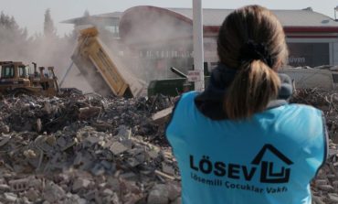 DEPREM AYRI MOLOZ AYRI ÖLDÜRÜYOR