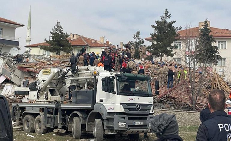 Malatya’da 5,6 büyüklüğünde deprem: 22 bina yıkıldı, 1 kişi hayatını kaybetti