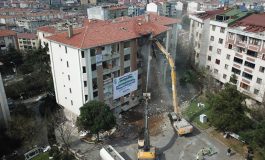 İstanbul'da yerinde dönüşüm için sitedeki 7 blok yıkıldı