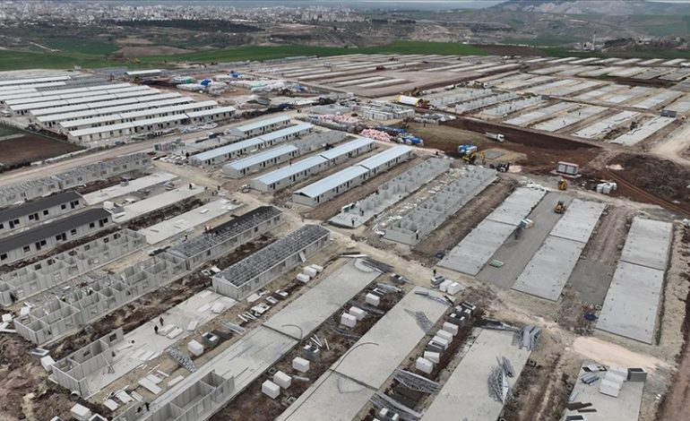 Adıyaman’da 2 bin 588 prefabrik konut inşa ediliyor