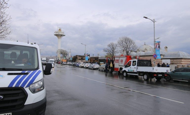 KUŞKONMAZ CAMİİ BİTİŞİĞİNDEKİ KAFE-KONDULARI YIKTIRMIYORLAR