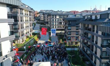 ÜSKÜDAR'DA ERGUVAN EVLERİ PROJESİ, HAK SAHİPLERİNE TESLİM EDİLDİ
