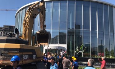 Akzirve İnşaat'ın "Topkapı 29" Projesinin Kaçak Yapılan Satış Ofisi Binasını Yıkmaya Gelen İBB Ekipleri Engellendi