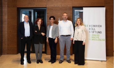 “Göçmen Mahallerinde Yaşam: Türkiye’de 2010 Sonrası Göçler ve Göçmenlerin Toplumsal Katılımı” araştırması açıklandı: Mülteci ve göçmenler Türkiye toplumunun bir parçası haline geldi