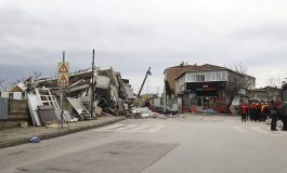 Ümraniye'de bitişik haldeki iki bina çöktü