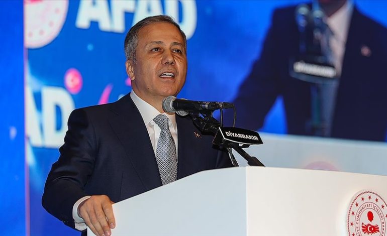 Bakan Yerlikaya: Bu yılın sonuna kadar 200 bin konutu ve köy evini hak sahiplerine teslim edene kadar çalışacağız