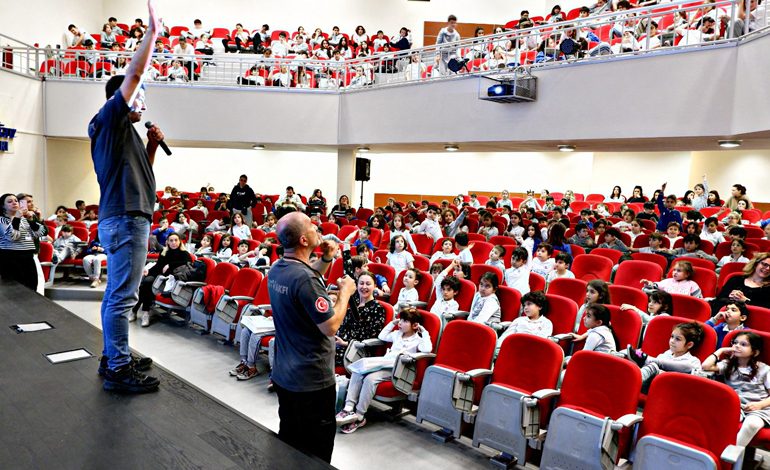 AKUT VAKFI çocuk ve gençlerin afetlere karşı dirençliliğini destekliyor