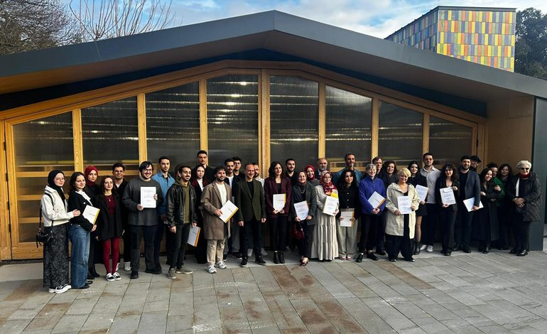 İSTANBUL’UN ÖNEMLİ SORUNLARINDAN “AFET VE KENTSEL DÖNÜŞÜM” KAYNAKLI GEÇİCİ BARINMA İHTİYAÇLARINA MİMAR ADAYLARINDAN ÇARPICI ÇÖZÜMLER