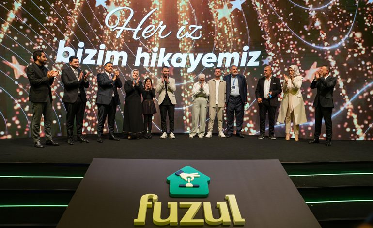 Fuzul, Togg Talihlilerinin Anahtarlarını Teslim Etti