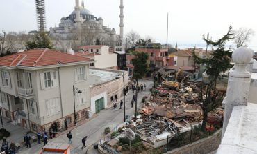 SULTANAHMET MEYDANI’NDAKİ KAÇAK YAPI, YASAL SÜREÇ DOĞRULTUSUNDA KALDIRILDI