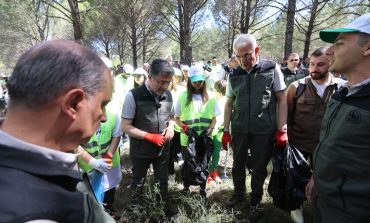 Bakandan yangınlara karşı vatandaşla birlikte orman temizliği