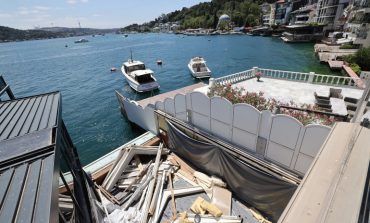 BOĞAZ’DA KAÇAK YAPILAŞMAYA GEÇİT YOK: İBB YIKIM SÜRECİNİ BAŞLATTI